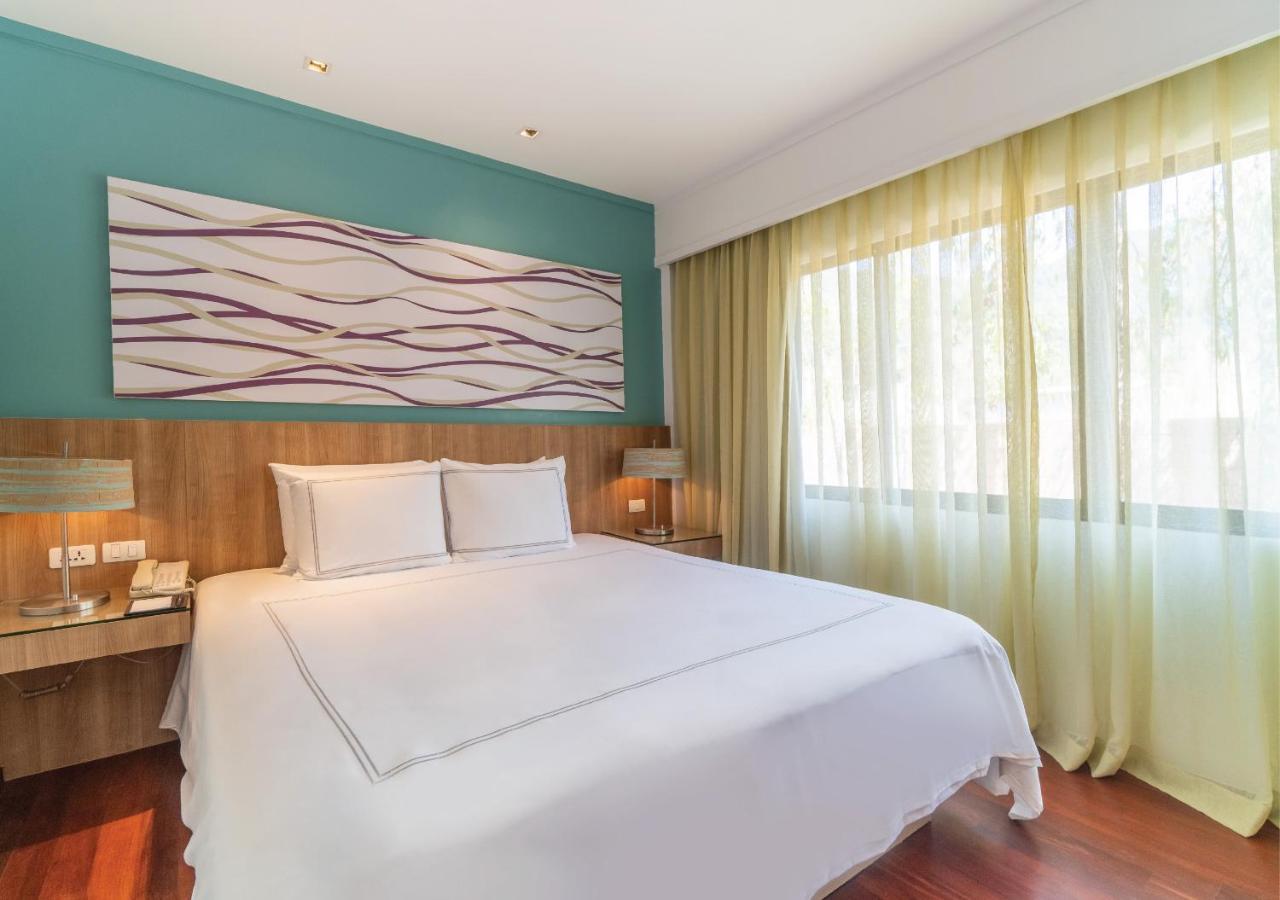 Suite 1 Chambre avec Terrasse - Vue sur Piscine